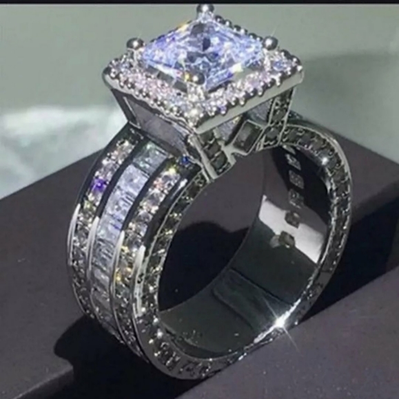 Super Shining Women Diamond Ring - Picture 2 of 6